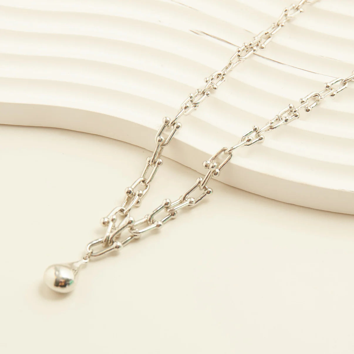 Kennie Teardrop Pendant Necklace