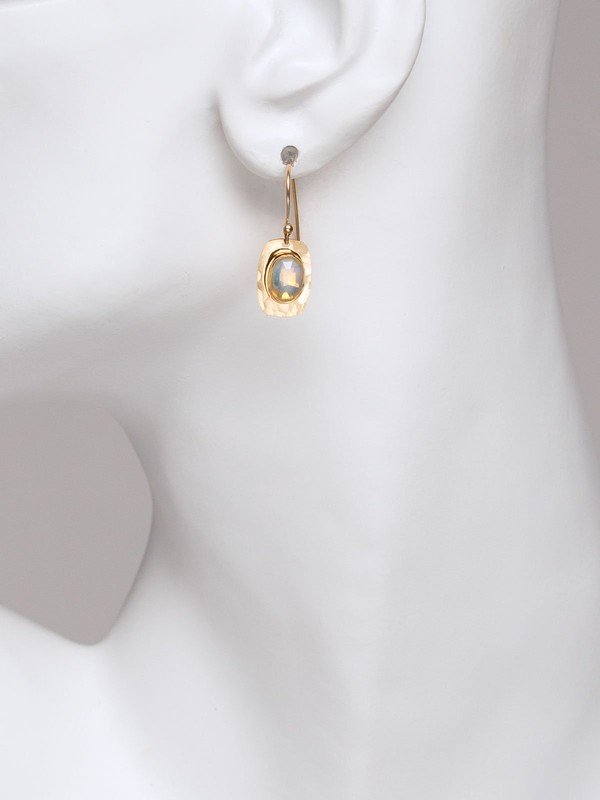 Simply elegant, instantly glamourous, our Adelaide Earrings add a hint of distinction to any look.