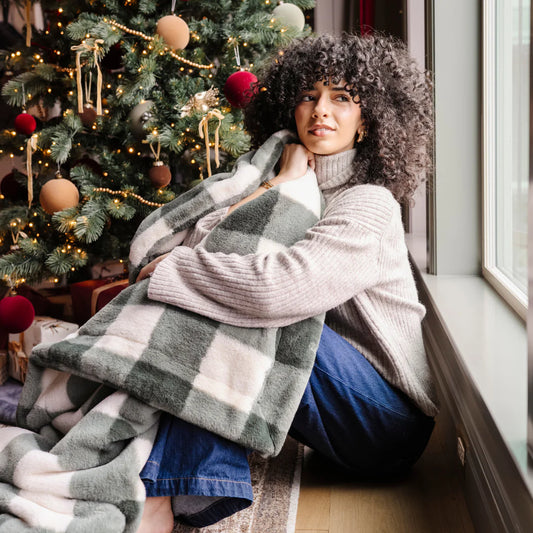 Holiday Printed Faux Fur Throw Blanket - Christmas Spice