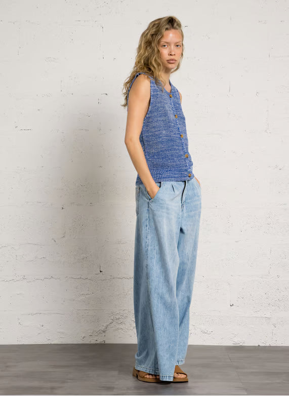 The Korner V-Neck Sleeveless Cotton Cardigan