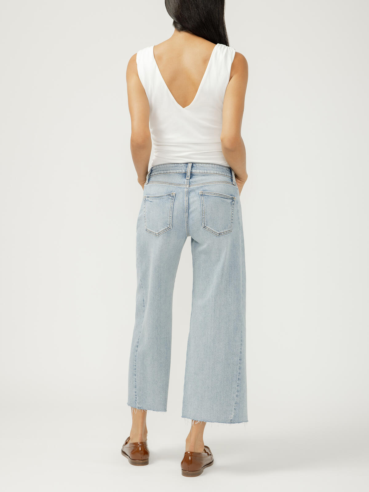Silver Suki Mid Rise Cropped Wide Leg Jeans