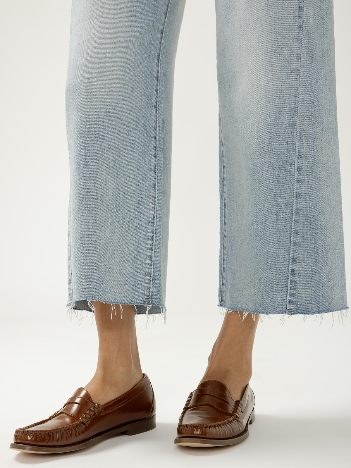 Silver Suki Mid Rise Cropped Wide Leg Jeans