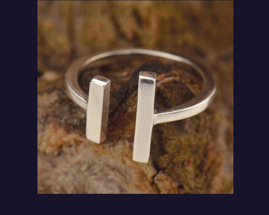 Vertical Bars Adjustable Ring