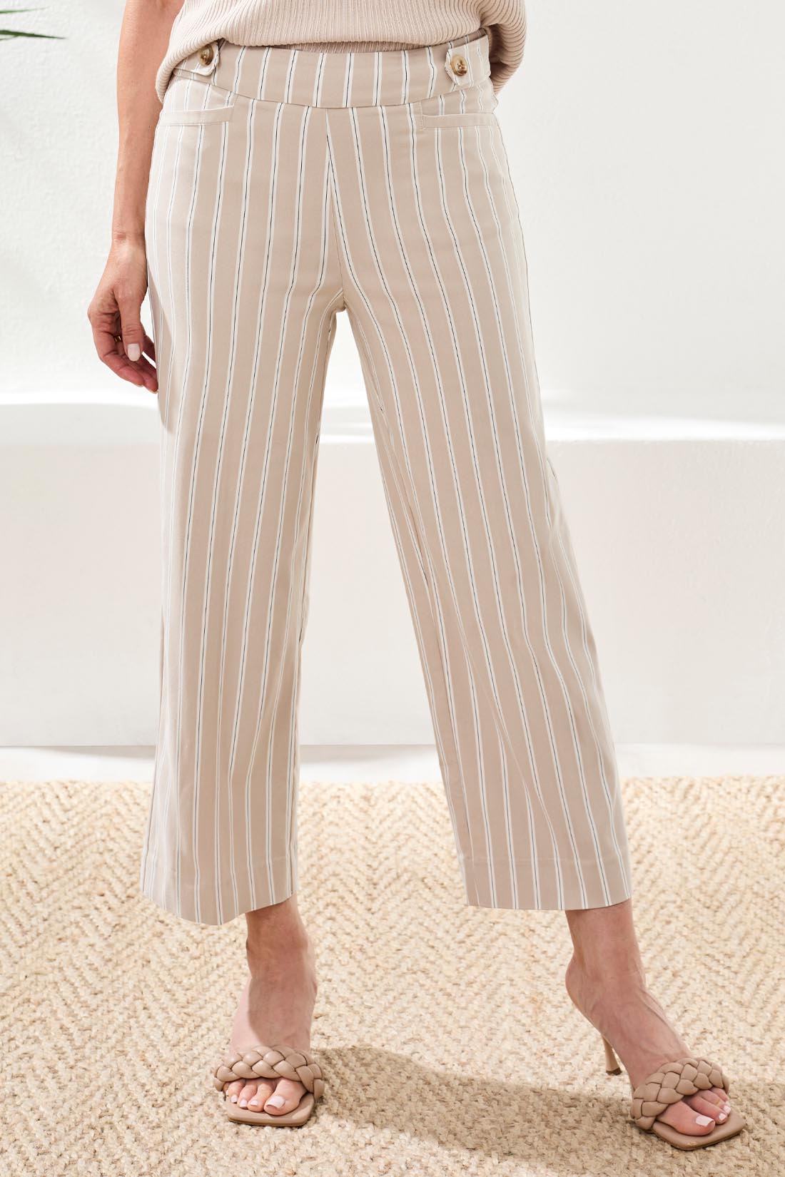 Tribal Pull On Capri