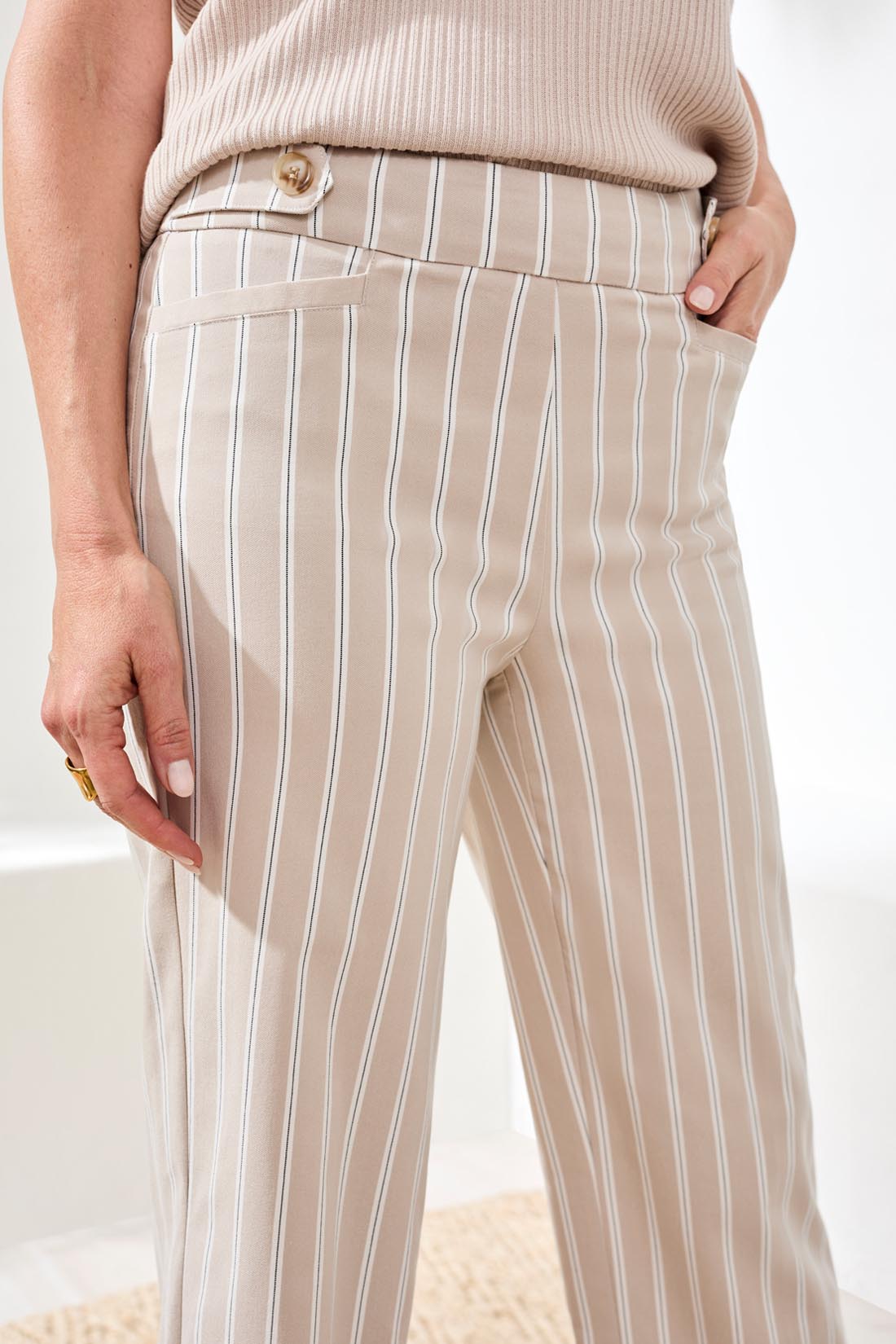 Tribal Pull On Capri