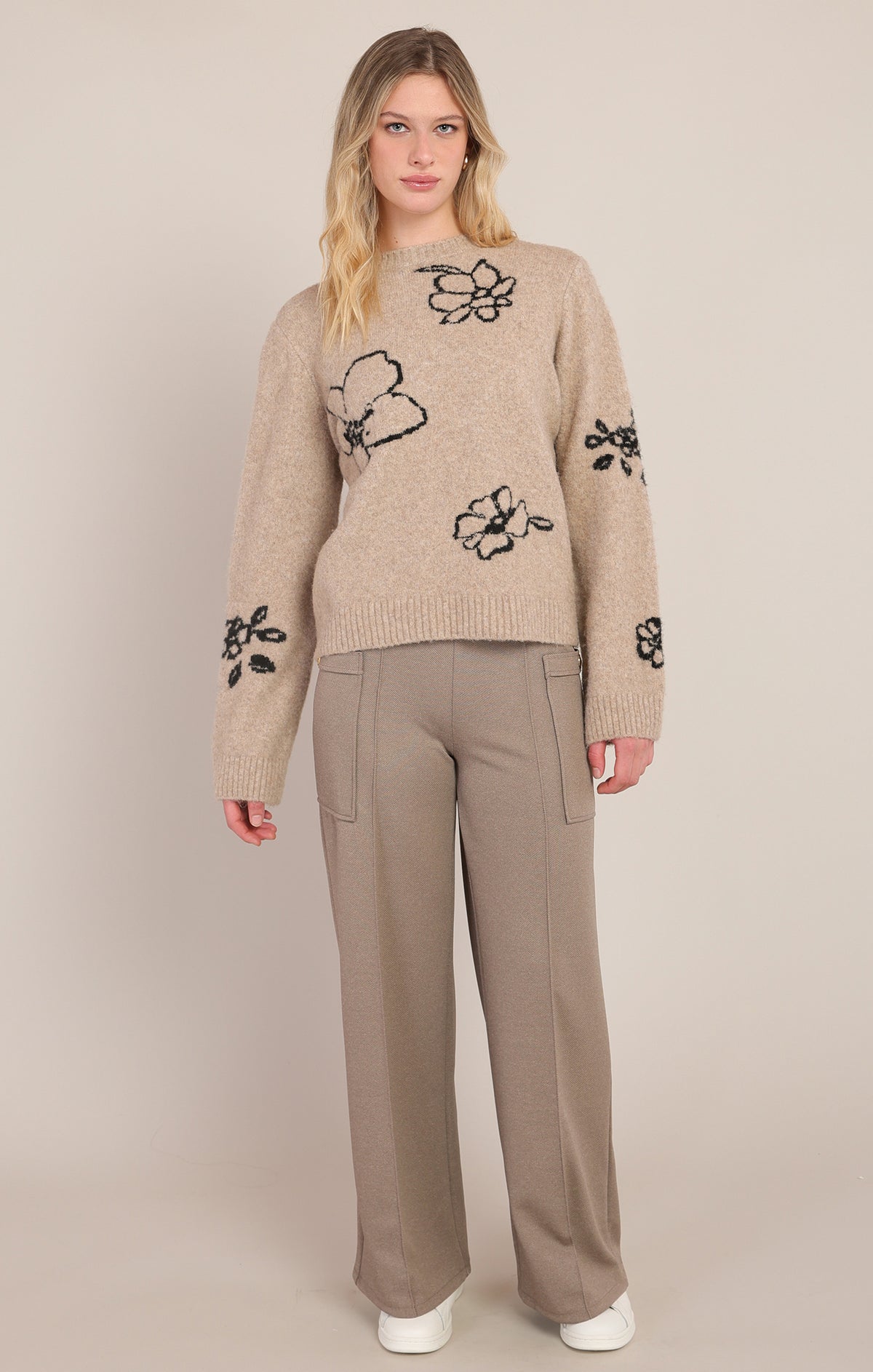 Room 34 Flower Crewneck Sweater