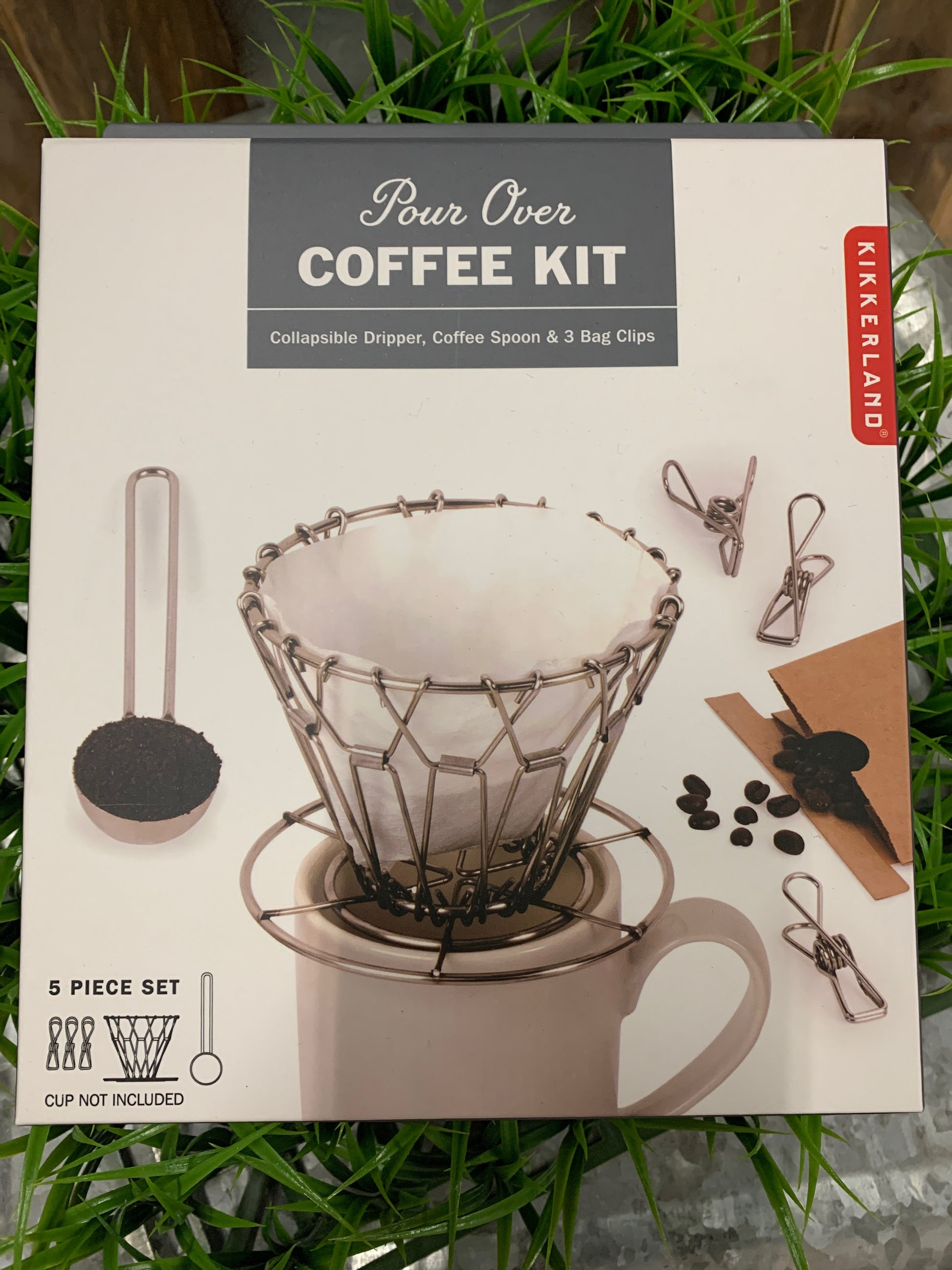  5 Piece Set Includes: Collapsible coffee dripper, coffee spoon and 3 wire clips. Material: Stainless steel CUP NOT INCLUDED 