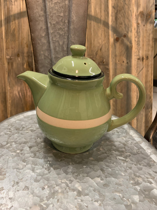 Perfect teapot for one! Comes with a strainer so it's perfect for loose leaf tea.