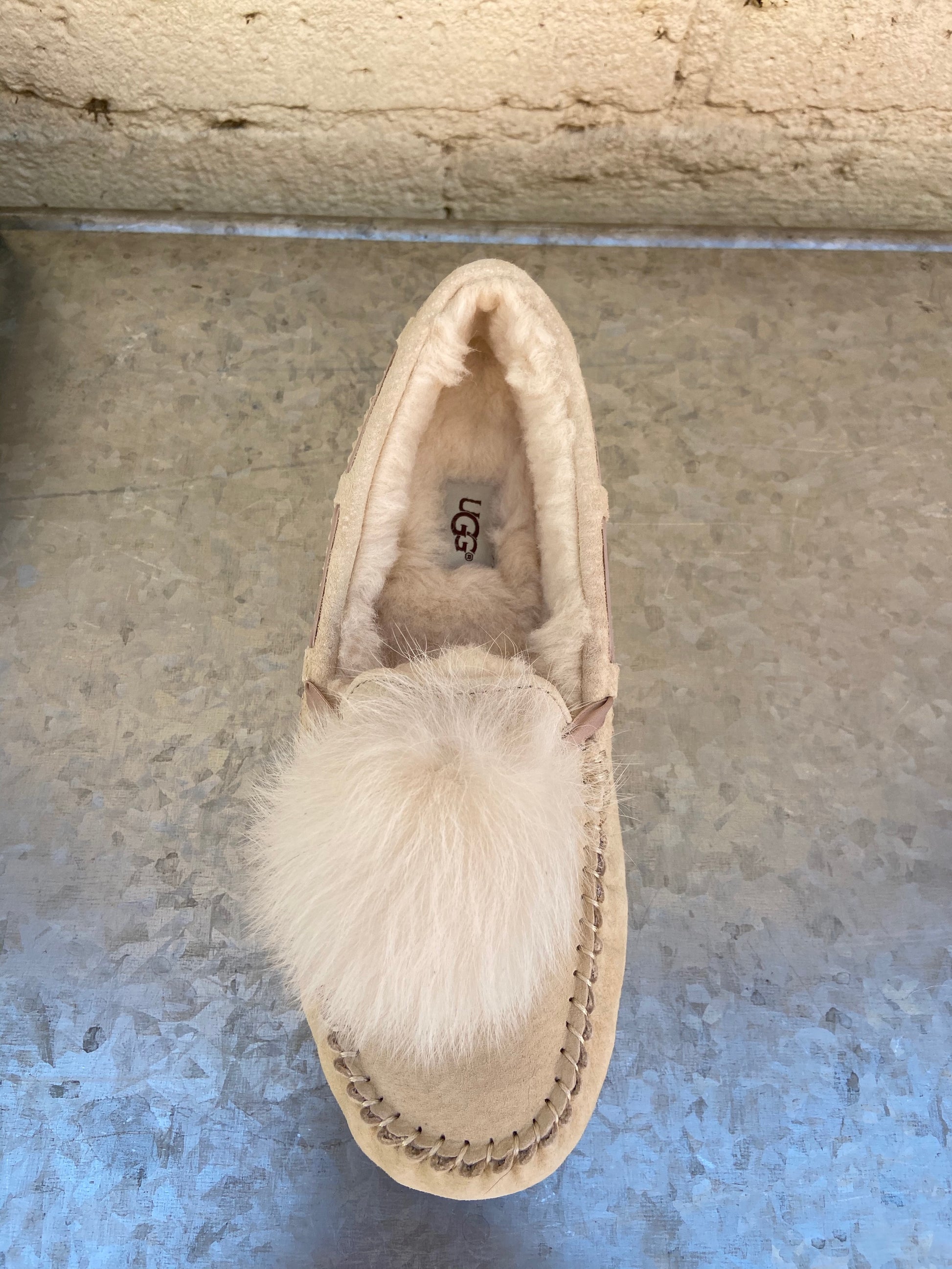 Cream with Dusty Pink accents 100% Suede Dyed Sheep, Fur Origin: United States/United Kingdom/Spain/Ireland/Australia Rubber sole Indoor/ Outdoor Water Resistant Sheepskin pom pom  17MM UGGpure wool lining 17MM UGGpure wool insole