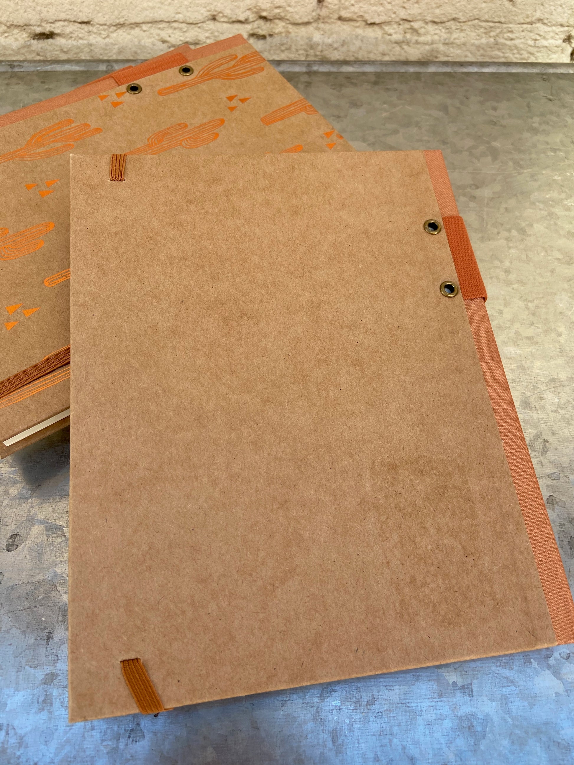 COLOR: SANDY BROWN 6.75" X 8.5" CHUNKY NOTE PAD ELASTIC CLOSURE PRINTED WITH SOY INKS ON ACID-FREE PAPER SOFT TOUCH COVER WITH ROSE GOLD FOIL STAMPING