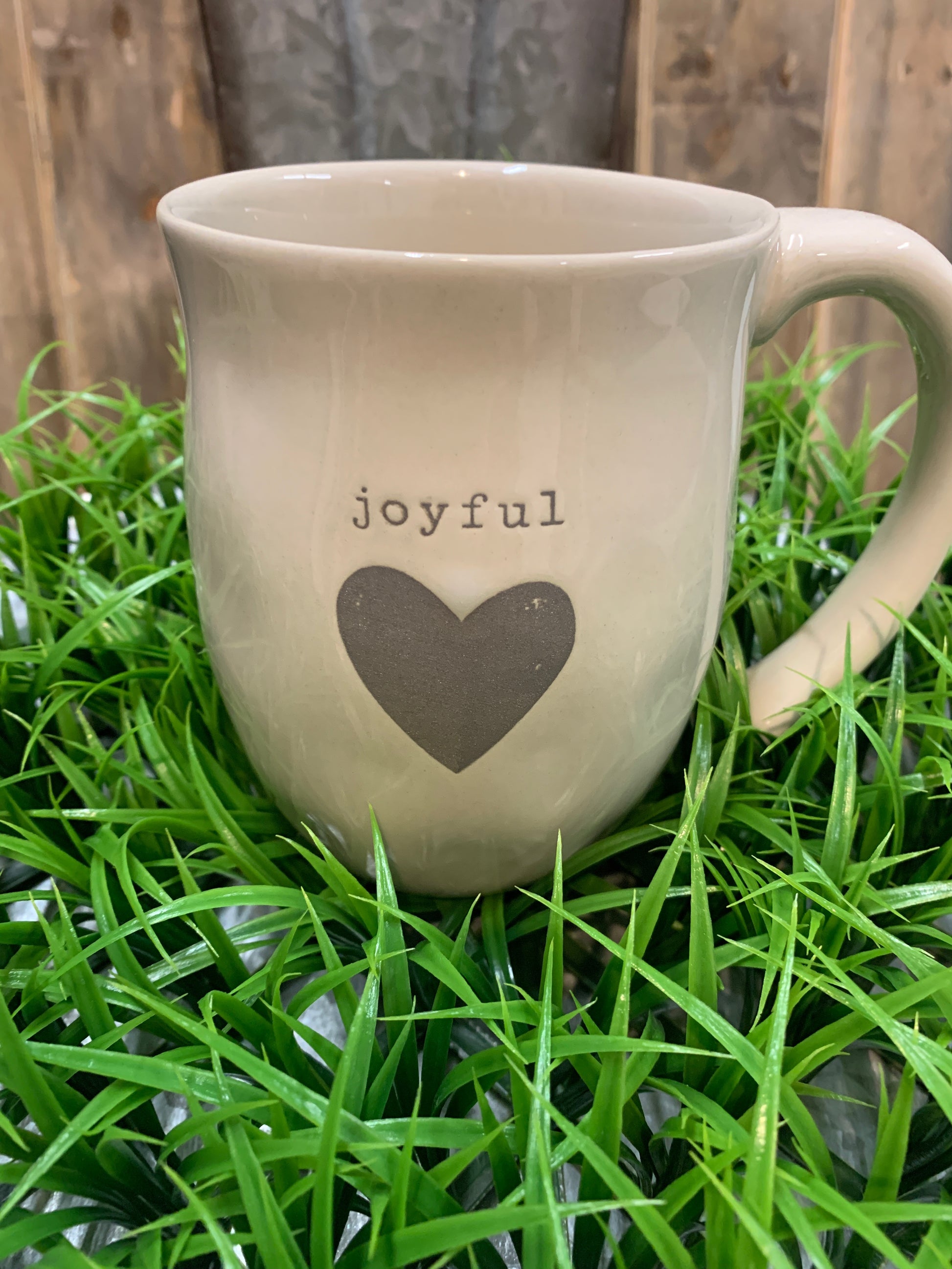 Holding a hot beverage in both hands is a ritual of calm. It gives one time to relax, reflect and think of the uplifting and memorable experiences in life. The Joyful Heart Mug provides its owner with cozy reflection time and calm.